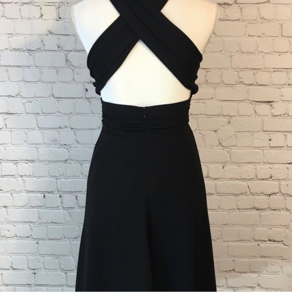 White House Black Market Dresses & Skirts - WHBM cross back dress w/ Bow 🖤